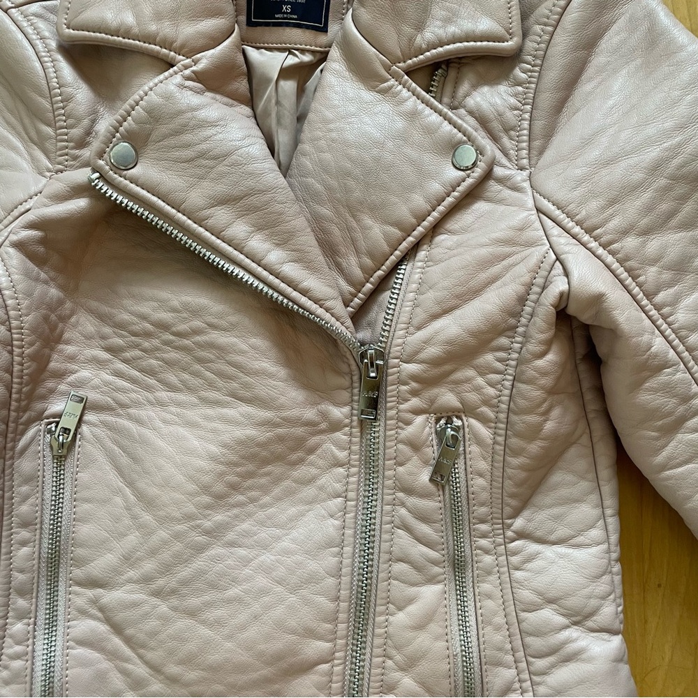 Abercrombie and Fitch vegan leather Moto jacket in soft rose women’s size XS. - Picture 5 of 5